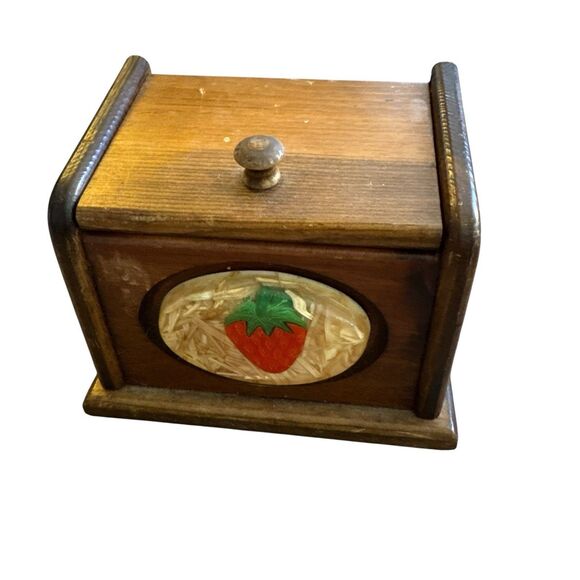 Vintage Wooden Recipe Box with Resin Strawberry Tile 1970s And Cards - Picture 1 of 14